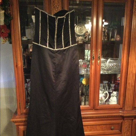 Black Evening Gown with Rhinestones - Picture 4 of 5